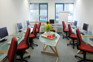 FCS AG – Hanauer Straße 30 Raum 2 mit 9 Arbeitsplätzen FCS AG – Hanauer Straße 30 Raum 2 mit 9 Arbeitsplätzen